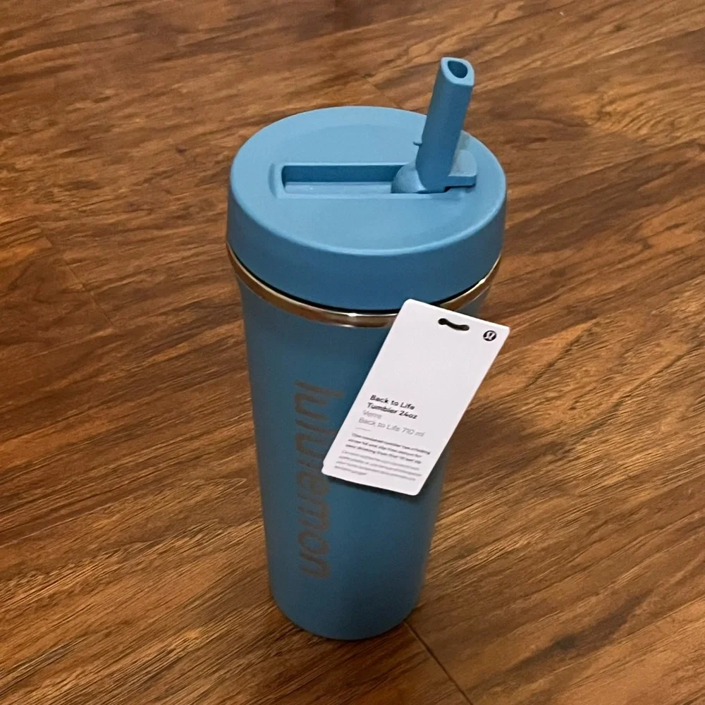 🍋 NWT Lululemon Back To Life Tumbler 24 oz - Marlin Blue
